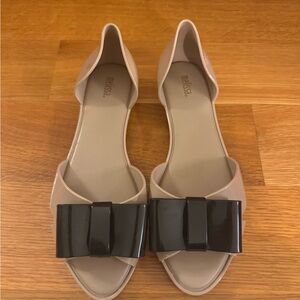 Melissa Women's Beige and Black Bow Peep Toe Flats - Size 8